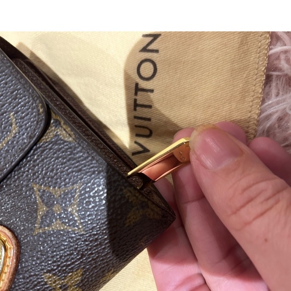 Louis Vuitton wallet - Picture 9 of 12